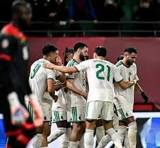 极端案例：解析“二战战俘营”中产生的香烟货币博弈论模型。（二战战俘营的香烟货币：一个极端情境下的博弈论模型解析）