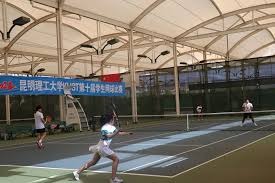 一群拧巴的波兰人，把玩家们“逼上梁山”